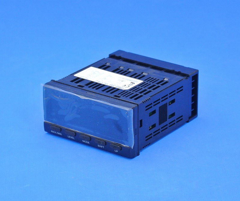 オムロン　K3HB-XAD-CPAC21　AC100-240　電圧・電流パネルメータ　※訳あり品(2A-34)