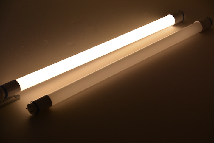 20W　LED蛍光灯　3000K　電球色　TS-NA60SS/10W　長さ600mm