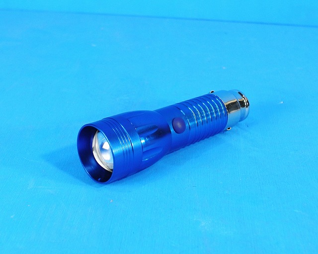 シガーソケット充電式　LEDライト　MT-AT811　ブルー