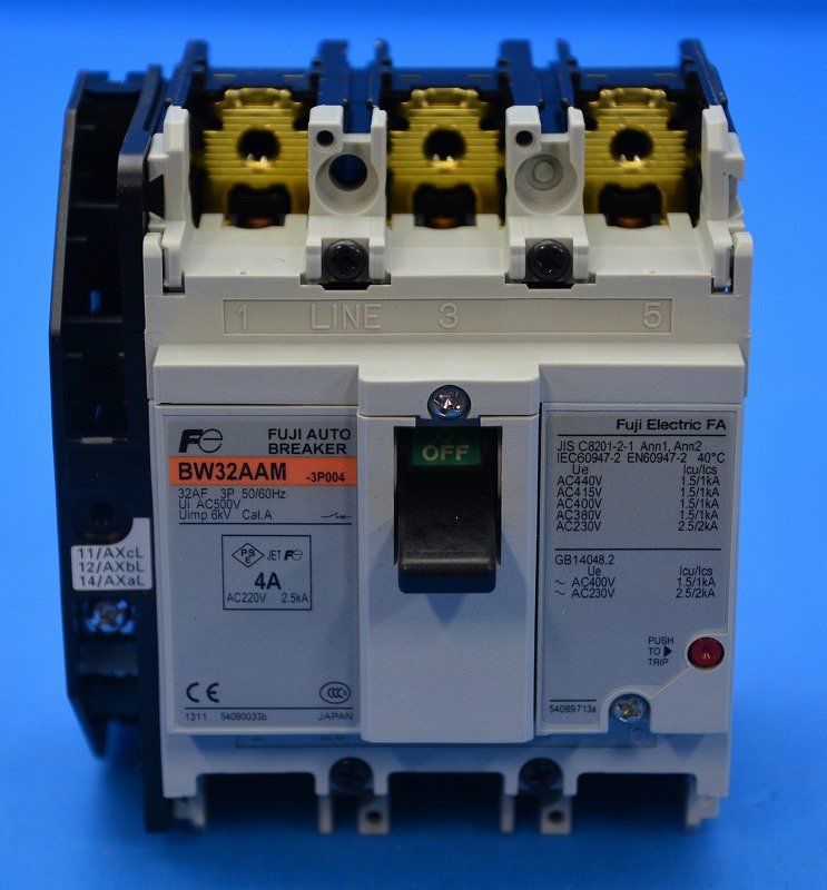 富士電機　BW32AAM　3P4A　AX付　配線遮断器（NFB)
