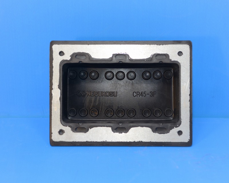 ネグロス電工　CR45-3F　ルフトロック 高気密型防塵パッキン(スイッチ・コンセント三連用)　