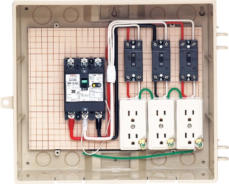 未来工業（MIRAI)　13-3C　ELB組込品　（ベージュ色）　屋外電力用仮設ボックス　（漏電しゃ断器・分岐ブレーカー・コンセント内蔵）