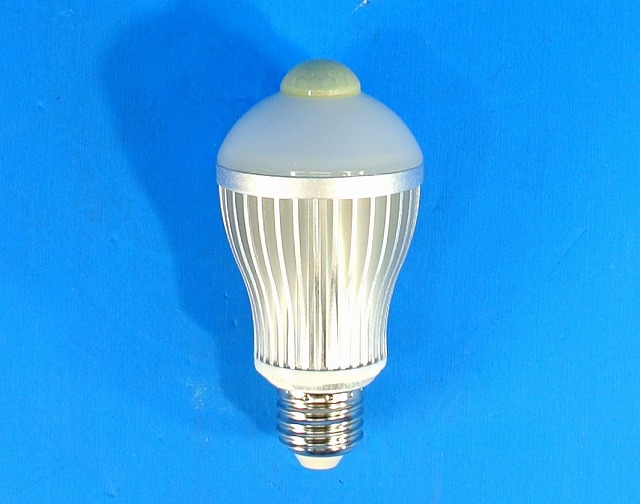 ライテックス　S-LED40N　昼白色　センサー付LED電球　E26　人センサー付
