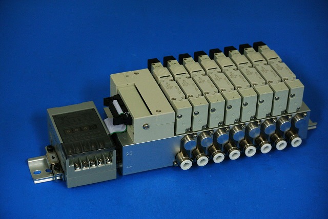 CKD　M4GB210-CX-T6G1D-8-3　省配線マニホールド ベース配管 シリアル伝送　8連　DC24V