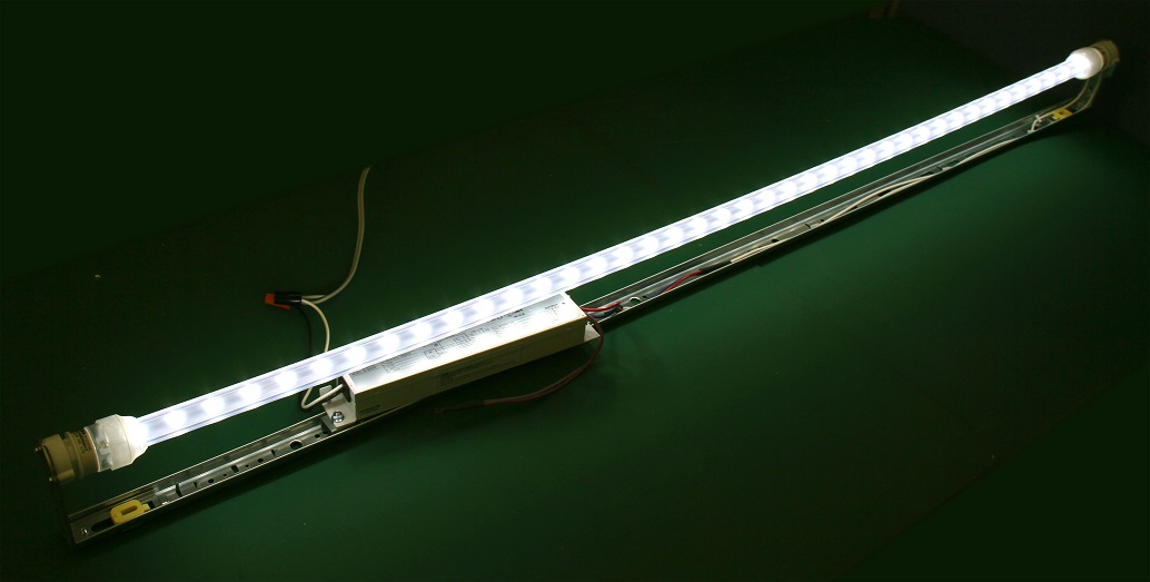 光波　40W型直管LEDランプ　6500K　看板灯器具付　